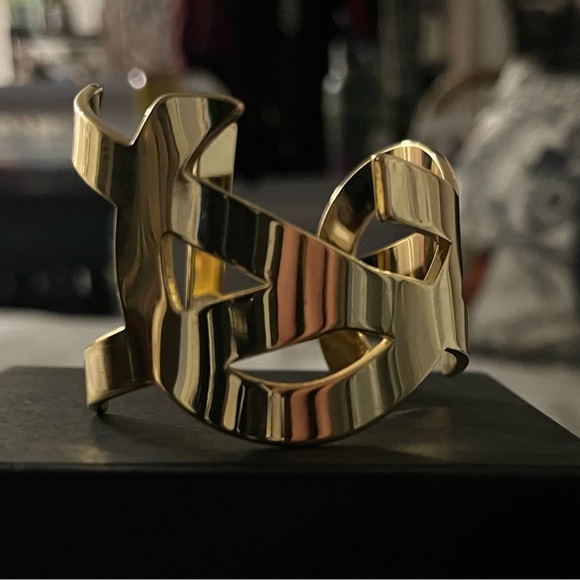 YSL Gold Cassandra Statement Cuff Bracelet - Picture 4 of 8